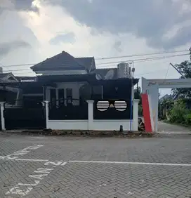 DIJUAL RUMAH TERAWAT GRIYA KARTIKA CEMANDI