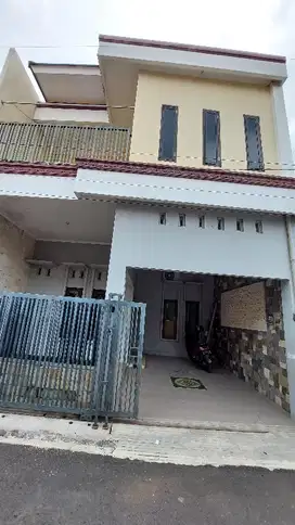 Disewakan rumah dua lantai di sendangmulyo semarang