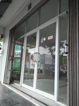 Partisi kaca untuk kantor