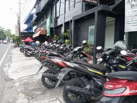 Disewakan ruang usaha dipinggir jalan tepat depan gedung JEC