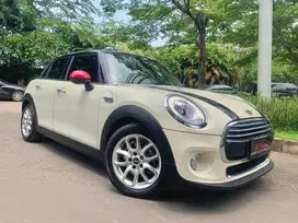 MINI COOPER 1.5 FUNGKY STYLISH 2016 WHITE ON BLACK