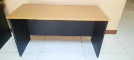 Meja kerja kantor