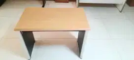 Meja kerja kantor