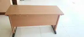 Meja kerja kantor