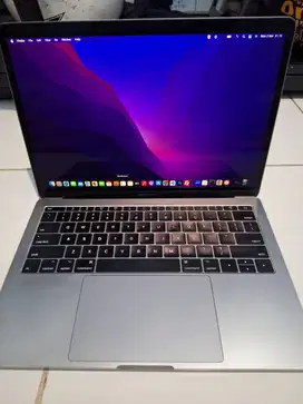 MACBOOK PRO 2017 8/256
