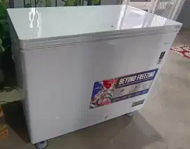 Freezer Box Aqua 306 liter Anti Bakteri Watt kecil