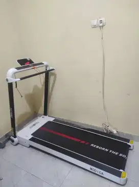 Treadmill I Reborn, type Modica, like new garansi panjang