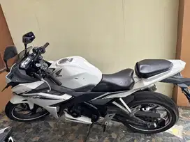 Honda CBR 150cc warna putih