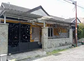 DISEWAKAN RUMAH STRATEGIS