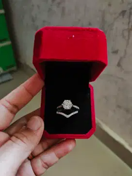 Cincin dijual karena kurang suka modelnya...