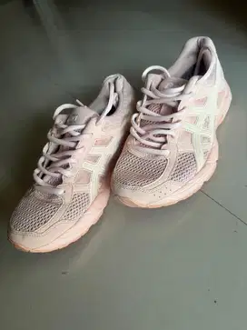 Sepatu running asics