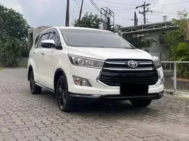 Km 40rb Innova Venturer Diesel Matic 2018 Antik!