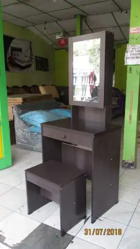 Meja rias MR830