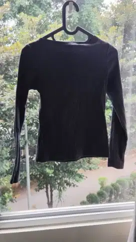 Kaos Lengan Panjang UNIQLO - size S