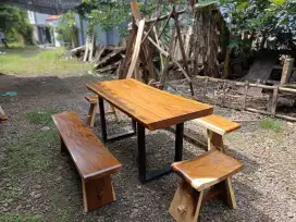 Meja makan kayu trembesi