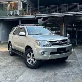 Toyota Fortuner 2006 Bensin