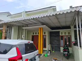 di kontrakan rumah 1.5 lantai mezanin