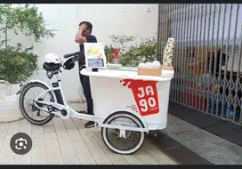 Jualan Pisang Panggang Roti dan Minuman Ice Cream