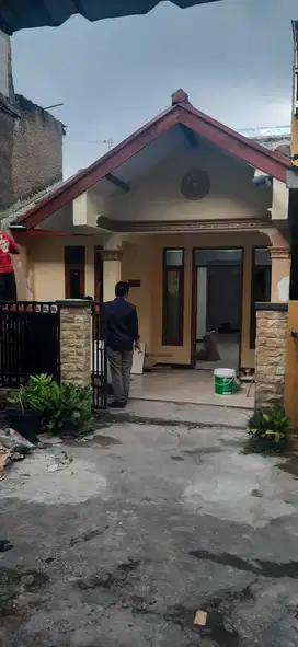 Rumah Villa 1 Lantai Kompleks Sanggar Mas Lestari di Bandung Dijual