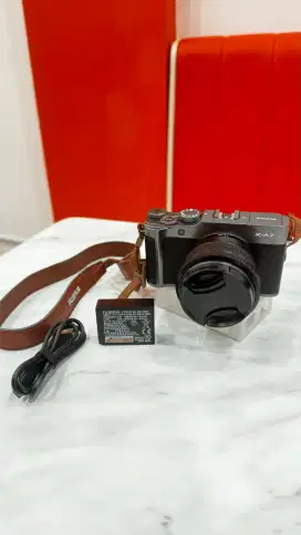 Kamera Fujifilm XA-7 Mirrorless + lensa 15-45 mm