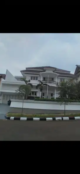 RUMAH MEWAH SIAP HUNI DI LEBAK BULUS