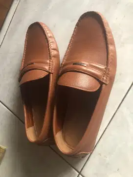 Dijual sepatu cokelat muda, sendal biru , sepatu sandal asli pedro