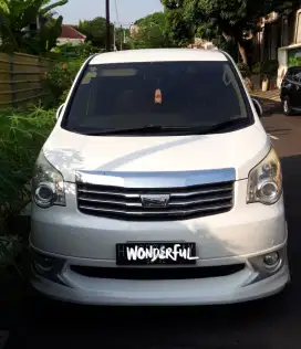 Toyota Nav1 Putih tipe V tahun 2013