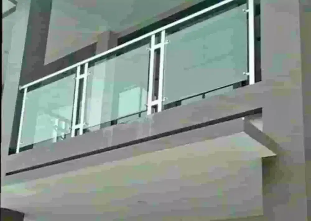 Tukang bangunan dan perbaikan atap bocor