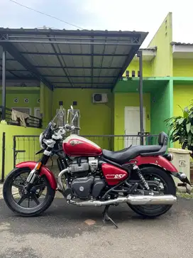Royal Enfield Supermeteor touring red 650 2025