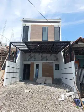 rumah baru 2 lantai nol jalan pepe Sedati Sidoarjo