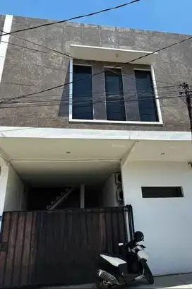 Dijual rumah kos aktif full penghuni 2 lantai murah di KEMLATEN