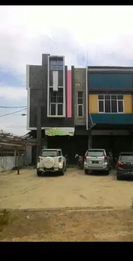 Dijual ruko 2,5 lantai R . Sukamto