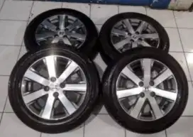 Velg dan ban bekas honda freed