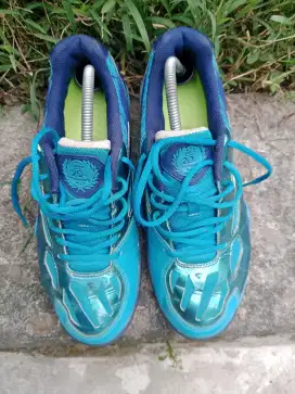 Sepatu badminton vitro