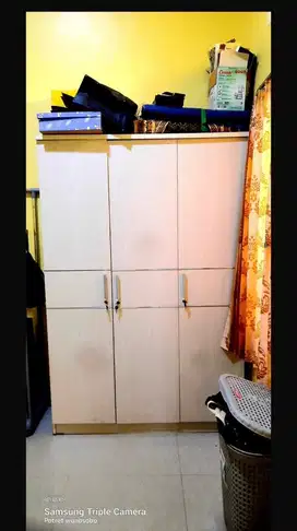 Lemari kayu 3 pintu merk Malibu