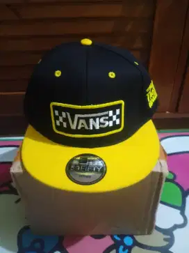 Topi Vans kuning hitam kondisi baru