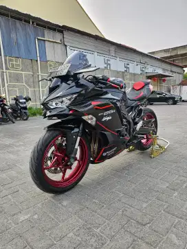 Kawasaki ZX25R Std QS Hitam 2021