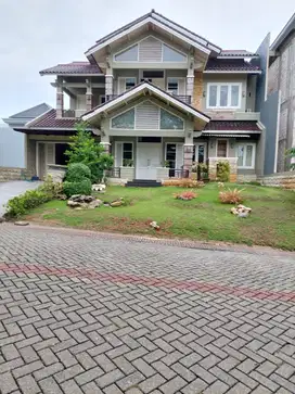 TURUN HARGA! DIJUAL RUMAH FULL FURNISHED TAMAN GOLF CITRALAND!