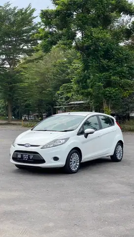 Dijual Mobil Ford Fiesta Tahun 2011 Manual 1.4CC Mulus Siap Pakai Nego