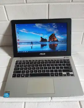 Asus X201E Intel Celeron 847 DDR 4GB 320GB 12 baterai 2 jam