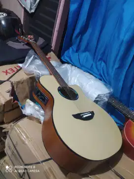 Gitar akustik elektrik model Yamaha apx