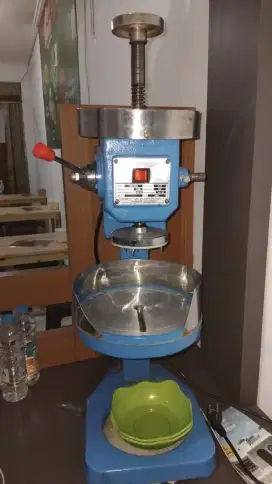 Frezeer,mesin serut dan penghancur es