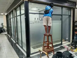 Pintu kaca dan partisi