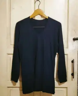 Uniqlo Heattech navy v-neck top