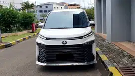 [ LOW KM ] Toyota Voxy 2.0 CVT TSS Camera360 Facelift AT 2023/2024