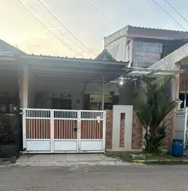 Dijual rumah di komplek taman melati sawangan depok