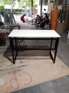 Meja kerja ukuran 110*50*75