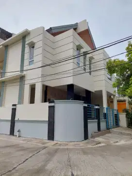 Dijual Rumah Mewah 3 Lantai Jl Perintis Kemerdekaan