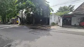 Rumah hitung tanah strategis di jalan dr.supomo solo