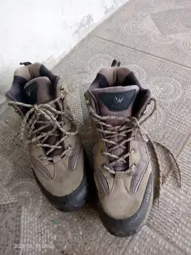 Sepatu willow buat hiking, harian dll